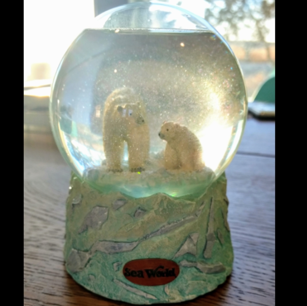 Sea World Polar Bear Snow Globe